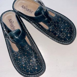 ALEGRIA LIKE NEW Breezy slides/mules/clogs navy blue leather size 39